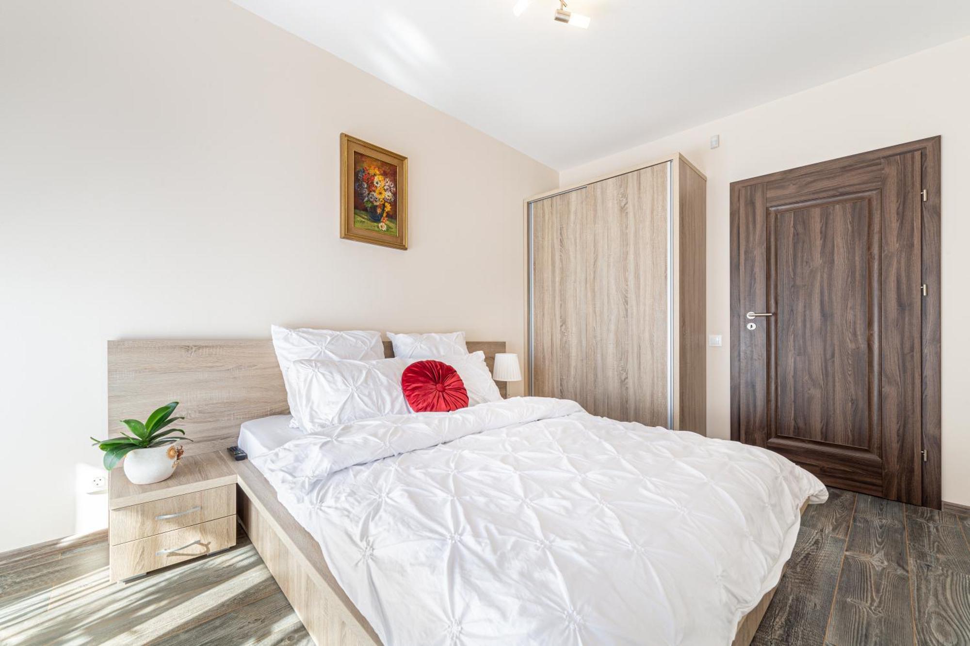 Ari - Ared Luxurious Apartments With Balcony & Free Parking 아라드 외부 사진