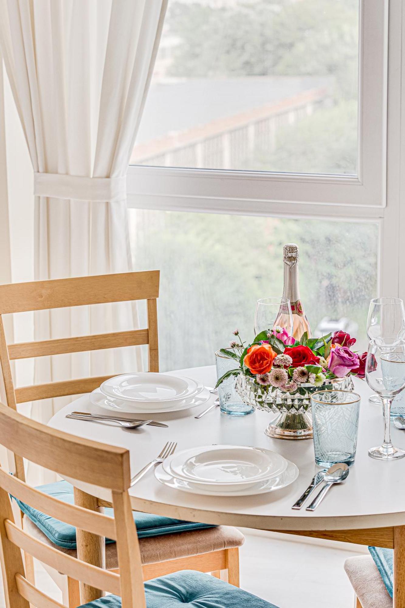 Ari - Ared Luxurious Apartments With Balcony & Free Parking 아라드 외부 사진